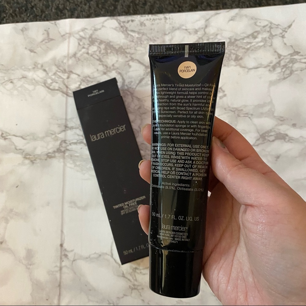 laura mercier tinted moisturizer oil free 1w1 porcelain exp10/22 - Picture 2 of 2